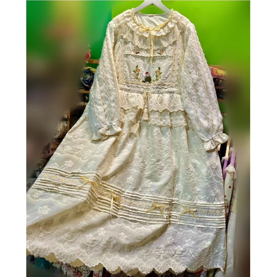 Patchwork Lace Pleated White Long Dress