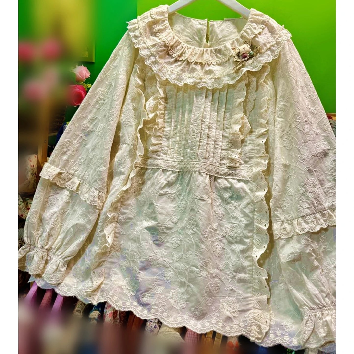 Retro Chic Pleated Lace Blouse