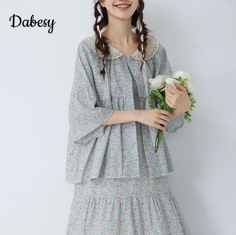Vintage Flower Embroidery Lace-up Blouse